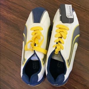 Women athletic shoes NW size 6.5